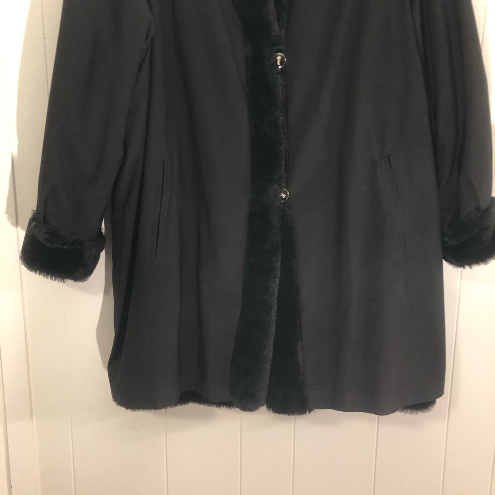 St. John Coat Collection Black Classic Mid-Length Reversible Faux Fur Coat Large - Picture 3 of 11